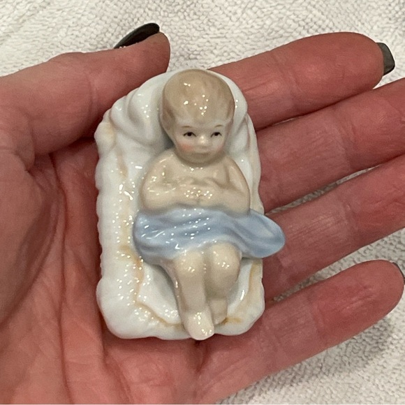 VINTAGE Baby Jesus Enesco Porcelain Nativity Circa 1986 Replacement Piece. - Picture 10 of 13